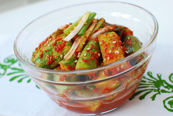 Ăn m&oacute;n kim chi dưa leo kh&ocirc;ng g&acirc;y cảm gi&aacute;c ng&aacute;n, vị rất đặc biệt