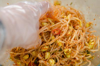 Kim chi gi&aacute; đỗ l&agrave; m&oacute;n ăn k&egrave;m rất th&iacute;ch hợp trong ng&agrave;y h&egrave;