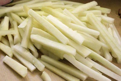 Cần ch&uacute; &yacute; kh&acirc;u sơ chế nguy&ecirc;n liệu trong c&aacute;ch l&agrave;m mứt b&iacute; đao