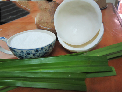 Nguy&ecirc;n liệu trong c&aacute;ch l&agrave;m mứt dừa nhiều m&agrave;u rất dễ kiếm