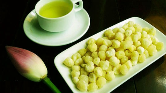 Cách làm mứt hạt sen khá kỳ công nhưng an toàn Cách làm mứt hạt sen khá kỳ công nhưng an toàn