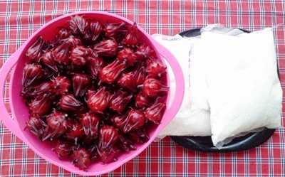C&aacute;ch l&agrave;m mứt hoa hồng quan trọng cả kh&acirc;u chọn nguy&ecirc;n liệu