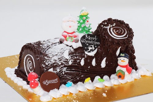 Trang tr&iacute; b&aacute;nh với &ocirc;ng gi&agrave; Noel hoặc c&acirc;y th&ocirc;ng cho sinh động