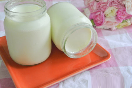 C&aacute;ch l&agrave;m sữa chua từ sữa đặc sẽ gi&uacute;p c&aacute;c b&agrave; nội trợ ghi điểm trong mắt cả gia đ&igrave;nh