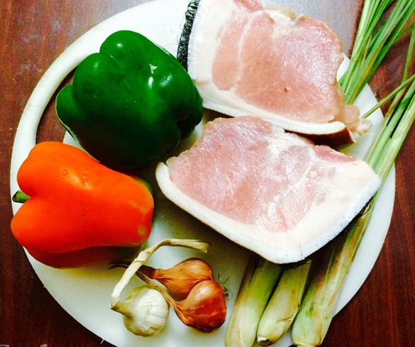 C&aacute;ch l&agrave;m thịt lợn rừng x&agrave;o sả ớt thơm ngon