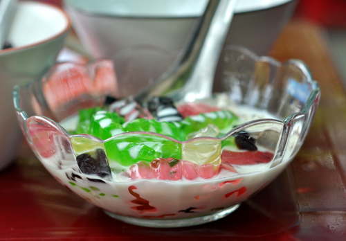 Ch&egrave; thập cẩm l&agrave; một m&oacute;n ăn ngon, rất th&iacute;ch hợp trong ng&agrave;y h&egrave;