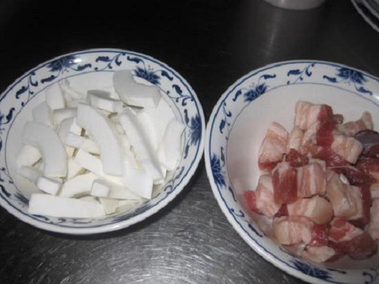 C&aacute;ch nấu thịt kho dừa
