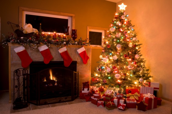 C&aacute;ch trang tr&iacute; c&acirc;y th&ocirc;ng Noel cổ điển l&agrave; c&aacute;ch được nhiều người ưa th&iacute;ch