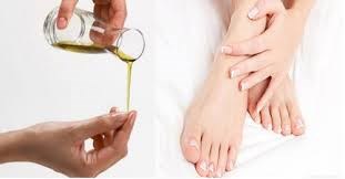 C&aacute;ch trị nứt g&oacute;t ch&acirc;n ng&agrave;y đ&ocirc;ng