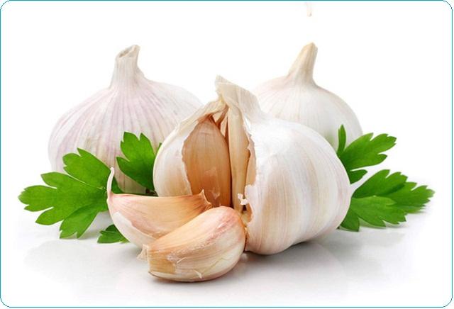 C&aacute;ch trị mụn từ tỏi được rất nhiều người quan t&acirc;m