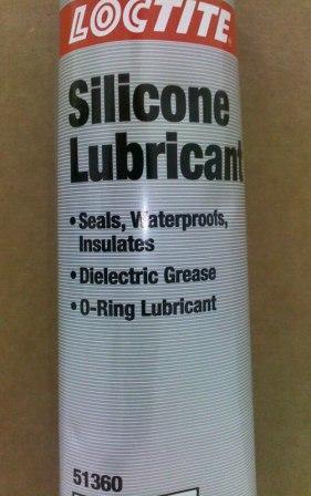 Chất b&ocirc;i trơn gốc silicone c&oacute; t&aacute;c dụng l&acirc;u hơn chất b&ocirc;i trơn gốc nước