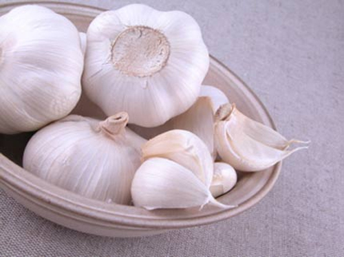 Cách làm trắng da tại nhà bằng mặt nạ tỏi