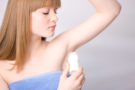 Lựa chọn c&acirc;̉n th&acirc;̣n sản ph&acirc;̉m lăn nách đ&ecirc;̉ các cách làm trắng vùng nách phát huy hi&ecirc;̣u quả