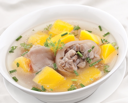 Ắn m&oacute;n canh đu đủ gi&ograve; heo gi&agrave;u chất dinh dưỡng l&agrave; c&aacute;ch đơn giản để tăng c&acirc;n