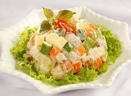 Salad thịt gà với cách ch&ecirc;́ bi&ecirc;́n nhanh-gọn-nhẹ giúp tăng c&acirc;n mà kh&ocirc;ng béo bụng