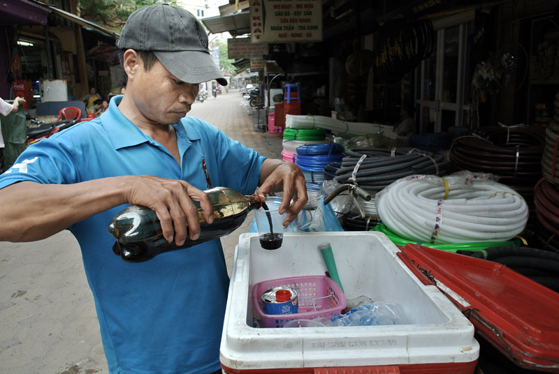 C&agrave; ph&ecirc; dạo đang trở th&agrave;nh tr&agrave;o lưu rất 