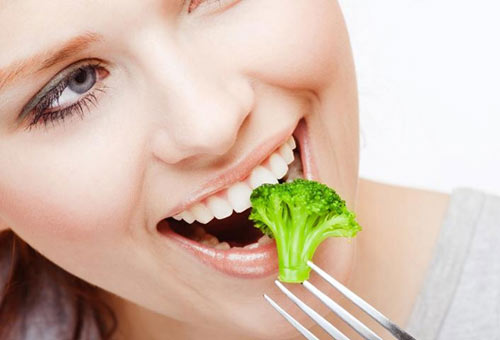 Cải thi&ecirc;̣n ti&ecirc;u hóa: Nhai kĩ thức ăn