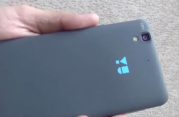 Camera của smartphone Yu Yureka được thiết kế nằm ph&iacute;a tr&aacute;i m&aacute;y