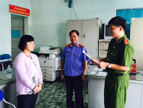 C&aacute;n bộ hải quan T&acirc;n Sơn Nhất bị điều tra tiếp tay bu&ocirc;n lậu