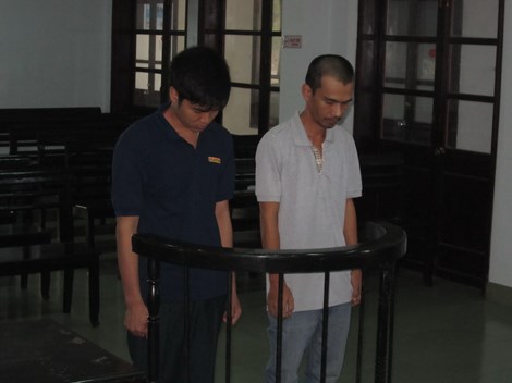 Giả danh cán b&ocirc;̣ ng&acirc;n hàng, hai đ&ocirc;́i tượng lừa đảo nhi&ecirc;̀u người xin vi&ecirc;̣c nhẹ dạ