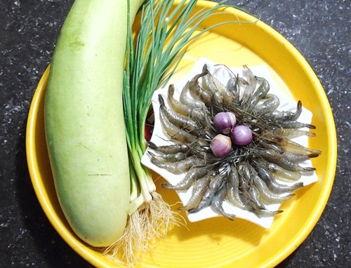 Nguyên liệu cho món canh bầu nấu tôm cực dễ mua