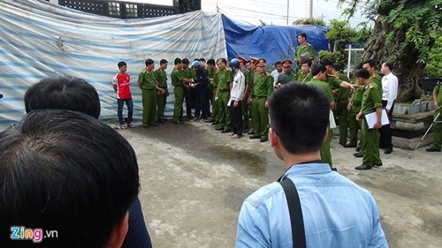 Nhà chức trách cũng chỉ định 3 luật sư thuộc đoàn luật sư tỉnh Bình Phước tham gia thực nghiệm để bảo vệ quyền lợi cho các nghi can. Nhà chức trách cũng chỉ định 3 luật sư thuộc đoàn luật sư tỉnh Bình Phước tham gia thực nghiệm để bảo vệ quyền lợi cho các nghi can.