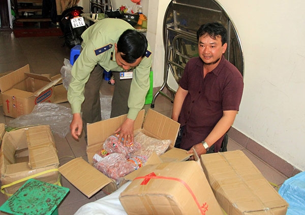 Số h&agrave;ng lậu gồm đặc sản Tết, rau quả Trung Quốc bị thu giữ