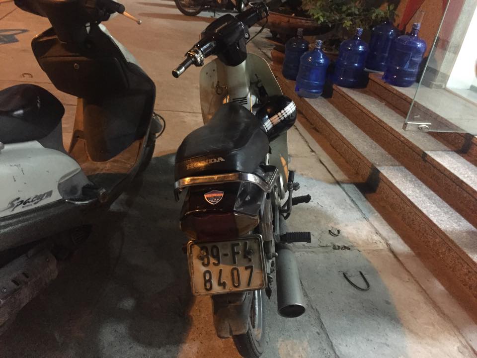 Chiếc xe m&aacute;y của 2 đối tượng
