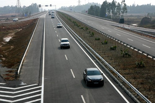 l&agrave;m đường mới nối L&agrave;o Cai l&ecirc;n Sapa sau vụ tai nạn xe kh&aacute;ch
