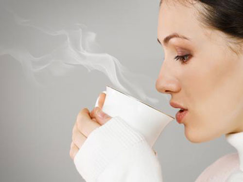 Một trong những t&aacute;c hại của c&agrave; ph&ecirc; l&agrave; g&acirc;y lo&atilde;ng xương