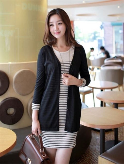 Kh&ocirc;ng đ&oacute;ng khung với phong c&aacute;ch tiể thư nhu m&igrave; như cardiagan ngắn m&agrave; cardigan d&agrave;i gi&uacute;p bạn biến h&ograve;a th&ecirc;m nhiều phong c&aacute;ch c&aacute; t&iacute;nh kh&aacute;c