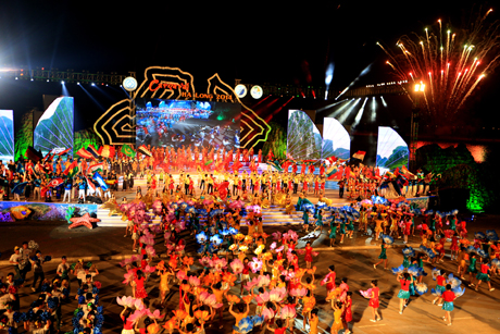 Rất nhiều du kh&aacute;ch đến Quảng Ninh c&oacute; thể kh&ocirc;ng được xem Carnaval Hạ Long  l&agrave; một điều đ&aacute;ng tiếc.