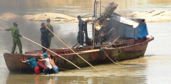 truy bắt c&aacute;t tặc