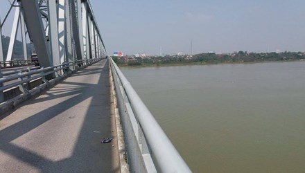 cầu Bến Thủy (nối giữa Nghệ An v&agrave; H&agrave; Tĩnh)