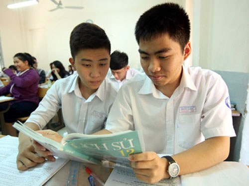 Để đạt kết quả tốt trong kỳ thi tốt nghiệp THPT Quốc gia 2015, học sinh cần biết c&aacute;ch khai th&aacute;c tối đa SGK