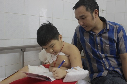 Long tập viết chữ bằng tay tr&aacute;i