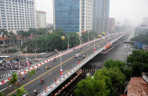 Sai phạm tại dự &aacute;n cầu vượt n&uacute;t giao Nguyễn Ch&iacute; Thanh - Kim M&atilde; l&agrave;  t&iacute;nh thừa b&ecirc; t&ocirc;ng cọc khoan nhồi, số lượng tấn th&eacute;p