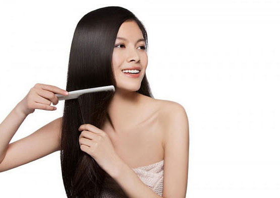 Sử dụng qu&aacute; nhiều dầu xả để chăm s&oacute;c t&oacute;c l&agrave; th&oacute;i quen sai lầm ảnh hưởng đến m&aacute;i t&oacute;c