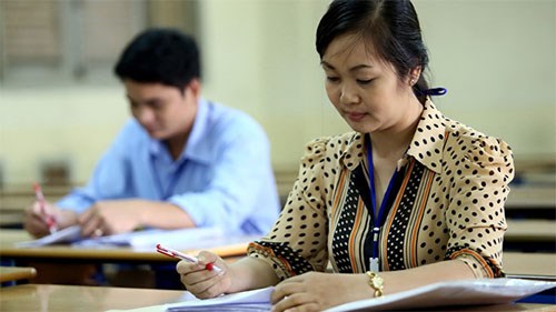 Hiện c&ocirc;ng t&aacute;c chấm thi THPT quốc gia 2015 đang được khẩn trương ho&agrave;n th&agrave;nh