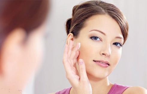 C&aacute;ch chăm s&oacute;c da mặt m&ugrave;a đ&ocirc;ng tuyệt vời nhất nằm ở chế độ ăn uống v&agrave; nghỉ ngơi hợp l&yacute;