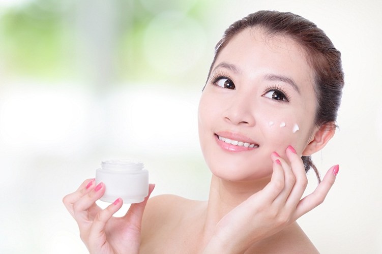 Chăm sóc da nhờn mùa đông cách sử dụng các sản phẩm dưỡng ẩm Chăm sóc da nhờn mùa đông cách sử dụng các sản phẩm dưỡng ẩm