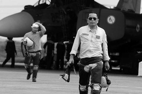Trong mắt ca sĩ Quang H&agrave;, thượng t&aacute; Trần Quang Khải l&agrave; phi c&ocirc;ng y&ecirc;u ngh&ecirc;̣ sĩ v&agrave; nhi&ecirc;̣t t&igrave;nh ủng h&ocirc;̣ ngh&ecirc;̣ sĩ nh&acirc;́t Vi&ecirc;̣t Nam