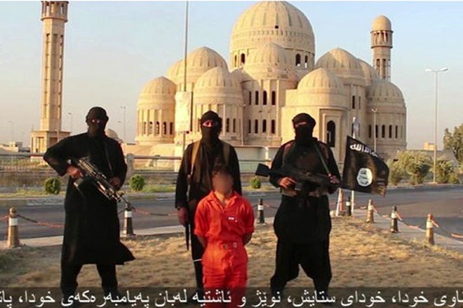 ISIS đe dọa h&agrave;nh quyết th&ecirc;m nh&agrave; b&aacute;o Iraq do nh&agrave; b&aacute;o n&agrave;y đ&atilde; quay cảnh lực lượng an ninh Iraq chiến đấu chống lại tổ chức v&agrave; từ chối l&agrave;m việc cho ISIS