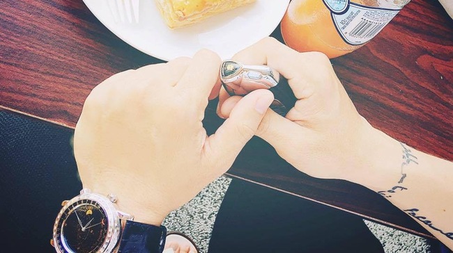 Mới đây nhất anh xuất hiện với chiếc đồng hồ Patek Philippe có giá khoảng 10 tỉ đồng.