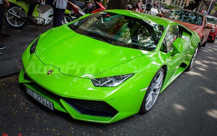 Ngày 23/6/2015, thiếu gia Phan Thành đã đăng tải hình ảnh 5 chiếc xe tiền tỷ, bao gồm Lamborghini Huracan, Ferrari 458 Italia, Bentley Continental GT Speed, BMW i8 và BMW 6-Series Convertible lên trang Facebook cá nhân. Được biết chiếc Lamborghini Huracan mà thiếu gia này tậu có giá khoảng trên 15 tỷ đồng. Chiếc xe trở nên nổi bật trên đường phố bởi màu xanh cốm đặc biệt.