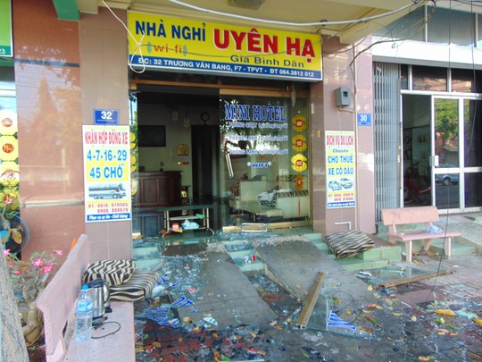 Vụ ch&aacute;y nh&agrave; nghỉ rạng s&aacute;ng, nhiều người hoảng hốt lao từ tr&ecirc;n tầng cao