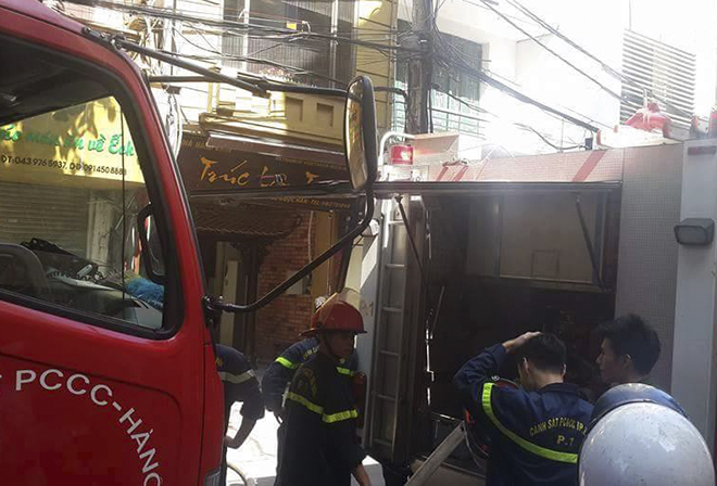 Trước đ&oacute; kh&ocirc;ng l&acirc;u, ở H&agrave; Nội cũng xảy ra một vụ ch&aacute;y nh&agrave; h&agrave;ng khiến nhiều người hoảng loạn