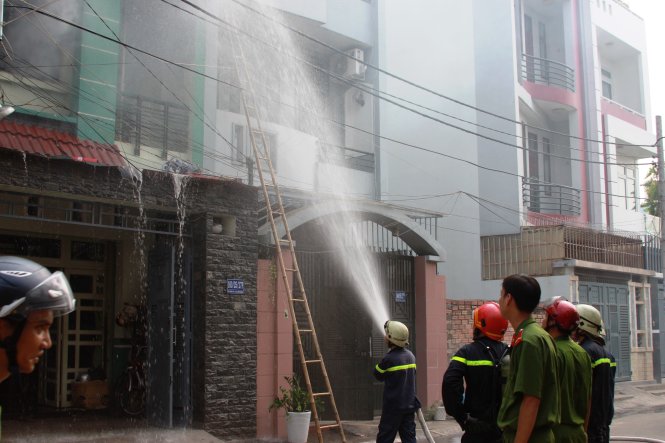 Ch&aacute;y nh&agrave; 4 tầng cụ b&agrave; 72 tuổi may mắn tho&aacute;t chết