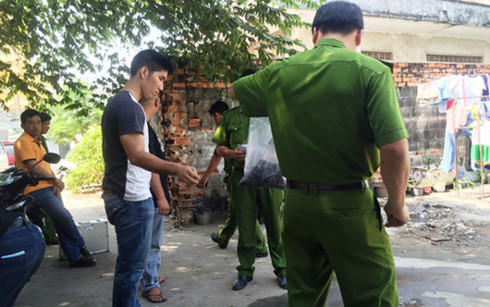 C&ocirc;ng an tại hiện trường vụ ch&aacute;y