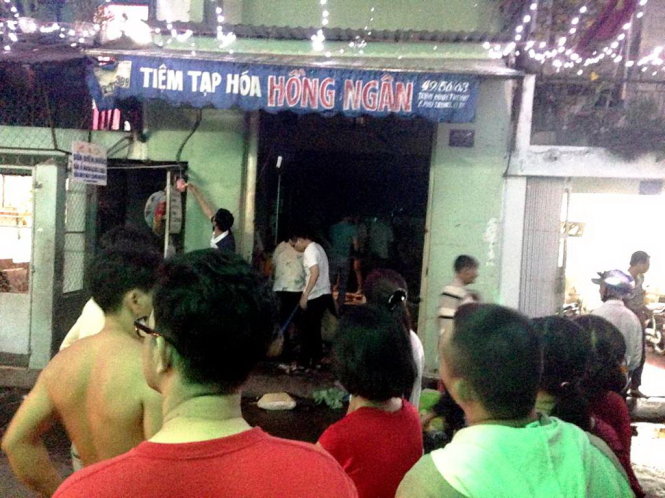 Tin ch&aacute;y mới nhất cho hay, ng&ocirc;i nh&agrave; bị ch&aacute;y ở quận T&acirc;n Ph&uacute; c&oacute; kinh doanh tạp h&oacute;a b&ecirc;n dưới